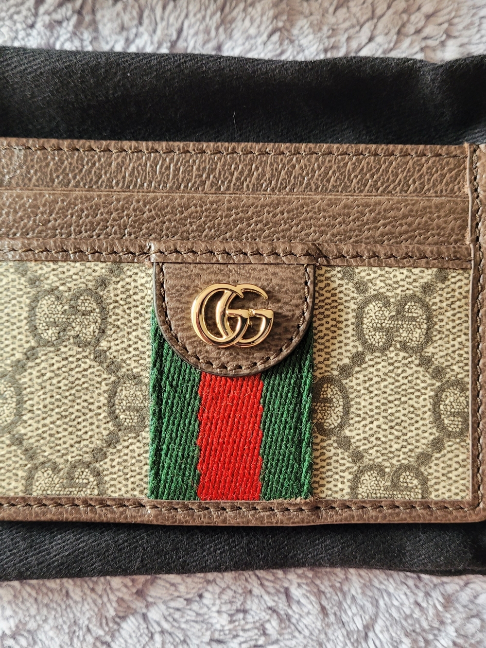 Gucci GG Supreme Canvas Shoulder Bag in Beige with Web Stripe - Picture 4 of 11